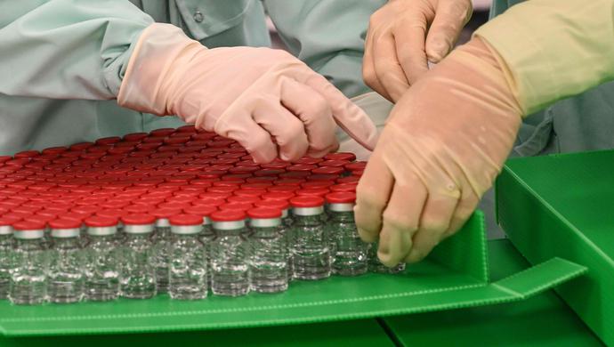 辉瑞公司产能上不去，欧洲爆发抢疫苗大战，将眼光投向中国疫苗